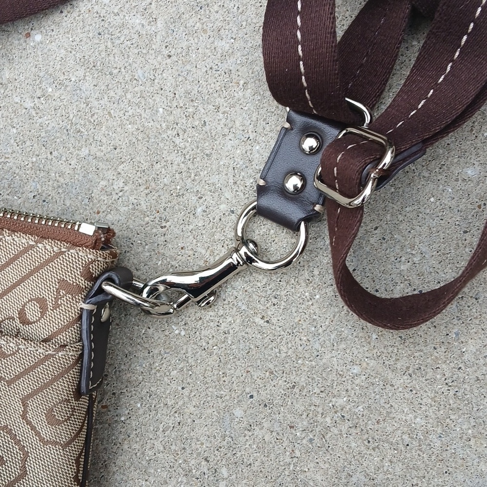Coach Signature Stripe crossbody swingpack bag. - Picture 6 of 12